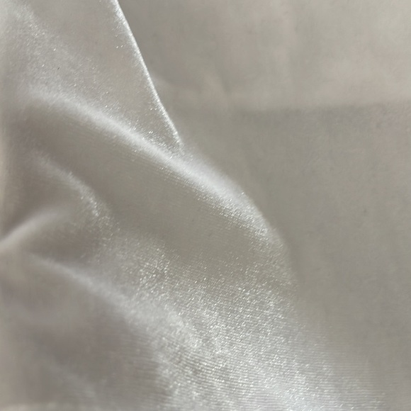 High key by Emma Chamberlain white velour tank top - Picture 2 of 4